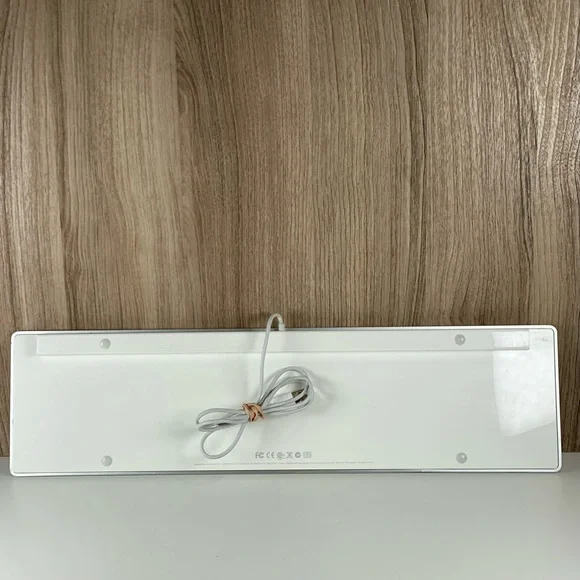 Apple Wired Mac Standard USB Keyboard with Numeric Keypad A1243 Tested and Works